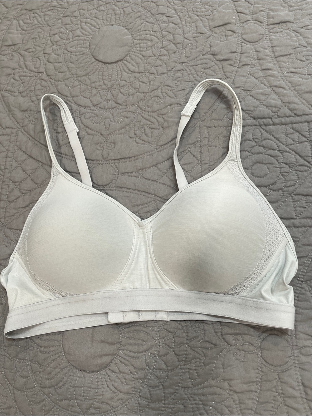 Hanes Wireless Comfort Bra M